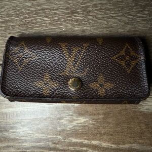 Authentic Louis Vuitton Monogram Key holder